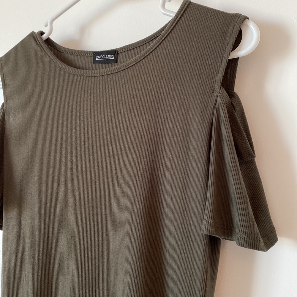 Black or green shoulder cut out dress - Picture 9 of 9